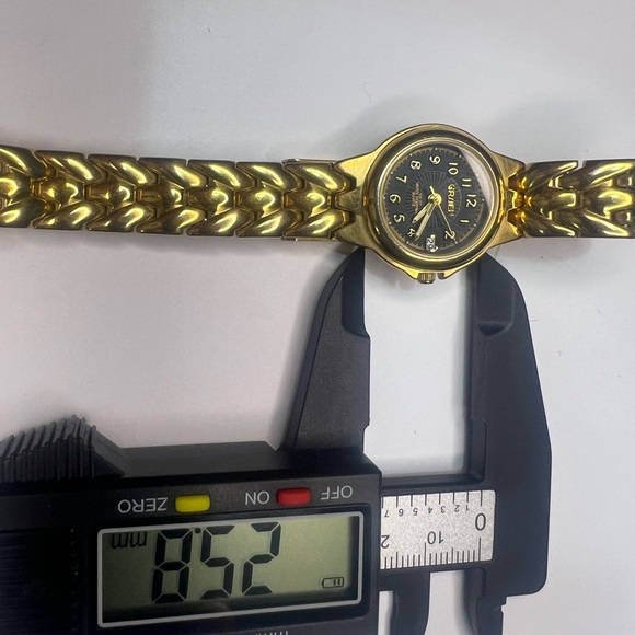 (926)Gruen Ladies Quartz Gold Watch with Black Dial and Date… - Picture 5 of 8